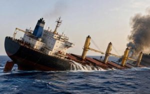 Tàu Ấn Độ chìm ở Biển Đỏ ngoài khơi Yemen sau khi bị tấn công