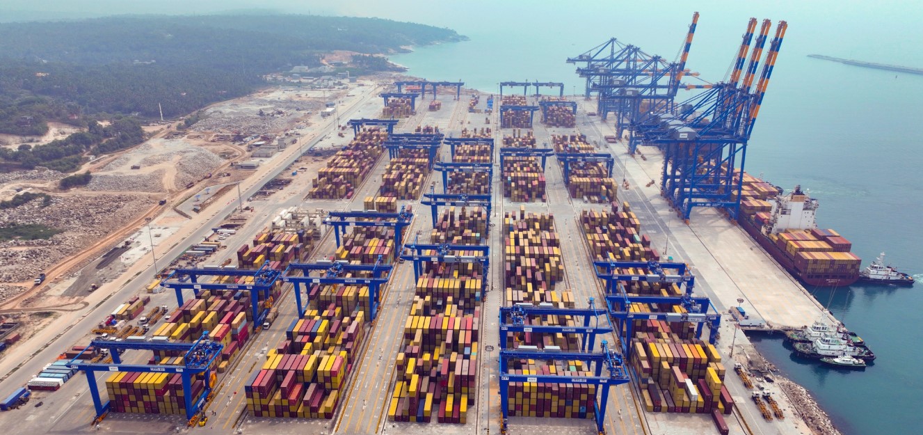 7 điểm nổi bật khi APSEZ 50 triệu tấn hàng hóa trong một tháng 7 điểm nổi bật khi APSEZ 50 triệu tấn hàng hóa trong một tháng